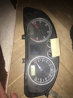 B5. 5 polodot budiky