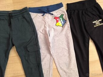 Balík tepláky 122/128