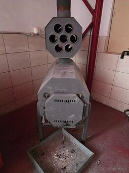 Teplovzdušná pec na tuhé palivo