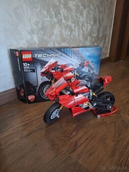 Lego Technic 42107 Ducati Panigale V4 R