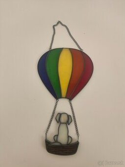 #287 Dekorácia – vitráž balón so psíkom (závesná)