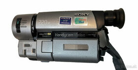 Sony CCD-TRV65E Hi8 Camcorder - 1