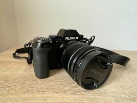 Fujifilm X-S10 + XF 18-55 mm f/2.8-4 + príslušenstvo