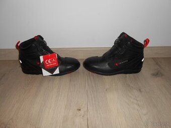 Predam nove kvalitne moto topanky znacky RACER ROAD RUNNER