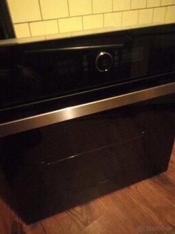 Vstavaná elektrická rúra Whirlpool