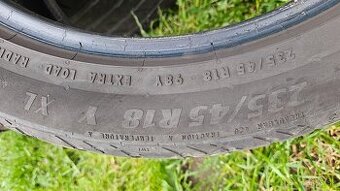 235/45 R18