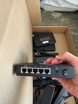 Predam switch Intellinet PoE-Powered 5-Port Gigabit