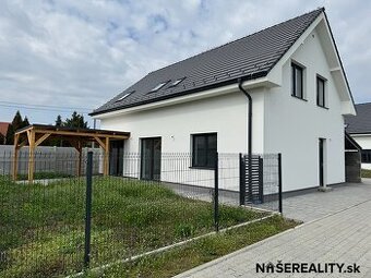 Samostatne stojaci 6 izb. rodinný dom v obci Kalinkovo