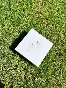 Apple AirPods 4 – ÚPLNE NOVÉ (iba otvorené a vyskúšané)