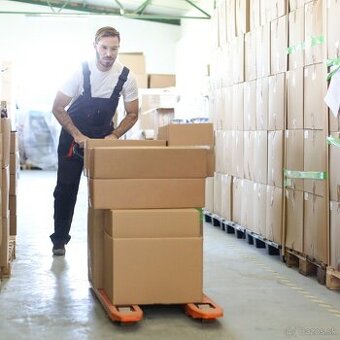 Práca pre mužov v sklade kuriérskej spoločnosti v Poprade