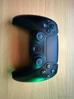 Predám ovládač na PS5 (Midnight Black)