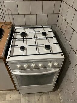 Predám starý sporák funkčný