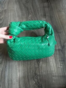 Zelena uzlikova kabelka