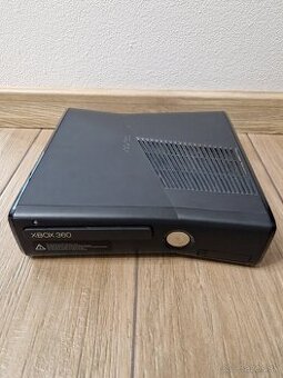 XBOX 360 SLIM herná konzola na náhradné diely