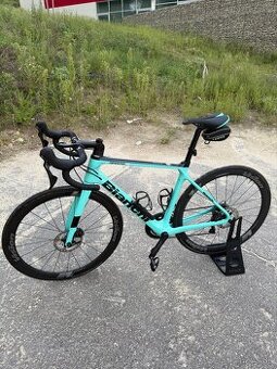 Bianchi Infinito XE Ultegra Disc (2022) + Vision Trimax 40 C
