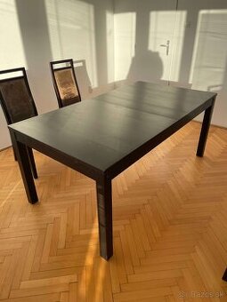 Tmavohnedy rozkladaci jedalensky stol + 4 stolicky zdarma