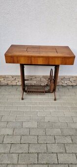 Retro šijací stroj LADA