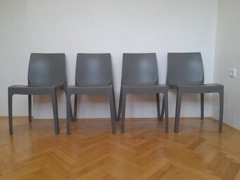 Stohovateľné stoličky