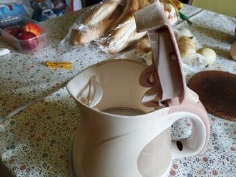 Rýchlovarná kanvica ETA