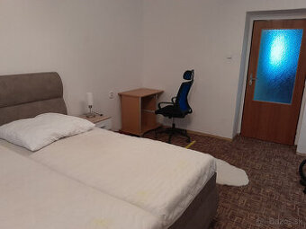 Izba v byte na prenajom .