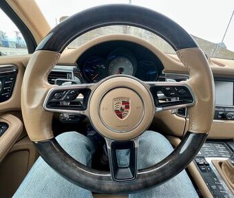 Porsche Macan 2016 68,000 km 3,0 turbo petrol