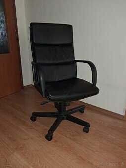 Kožené kreslo