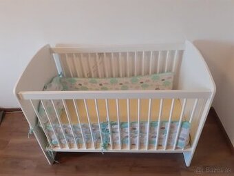 Detská postieľka 120x60 – biela, ako nová, s matracom