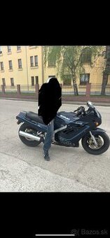 Suzuki gsx F 2000