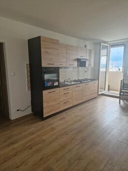Trnava - predám velký 1 izbový byt prerobený na 2 izbový d 2