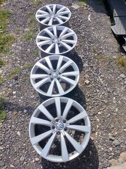4ks alu disky orig. Vw 5x112 r19