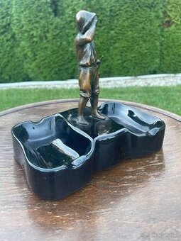 starožitny figuralny popolník -porcelan mosadz