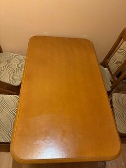 Kuchynský stôl + 4 stoličky