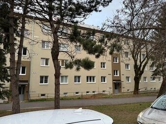 Predám 2 - izb. tehlový byt s balkónom na Podhradovej