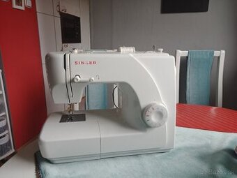 Elektrický šijací stroj zn. Singer