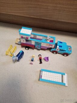 LEGO Veterinársky karavan s koníkom