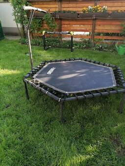 Trampolína
