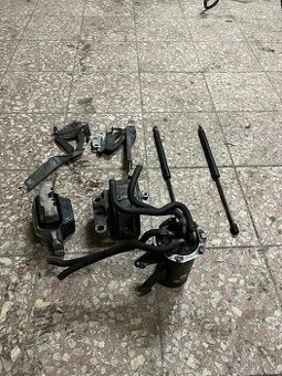 Úchyty kapoty a motorové silentbloky