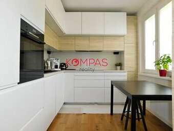 LUXUSNÝ, VEĽKÝ 4-IZB. BYT KOMPLETNE ZARIADENÝ S BALKÓNOM