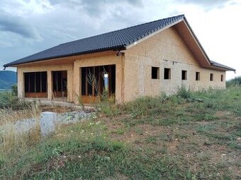 PREDAJ - zastrešená hrubá stavba - drevodom, Rožňava