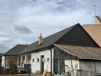 Ponúkame kvalitné práce na strechách – opravy, rekonštrukcie