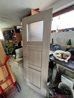 Predam 2 ks starsie interierove dvere 70 / prave aj lave