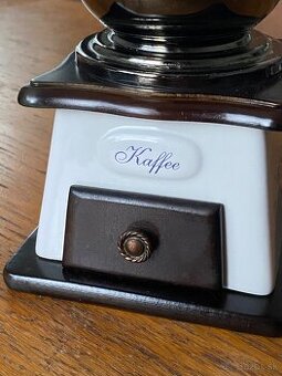 Retro mlynček na kávu