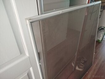 Veľká pevná sieťka na okno