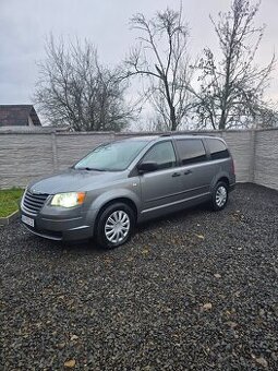 7-miestne chrysler grand voyager