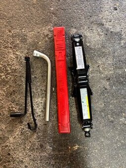 Predam zdvihak na auto Skoda Seat