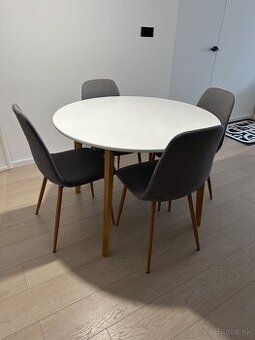 Stôl so stoličkami JYSK