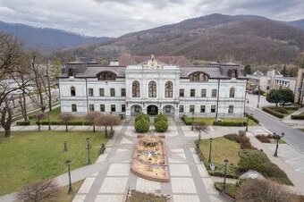 Historická budova ,,KOHÚT'', predaj, 2298 m2, Revúca