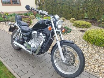 Suzuki Intruder 700