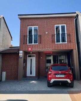 NOVINKA - Rodinný dom Piešťany Bratislavská ul. - 3 samostat