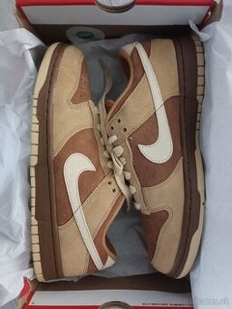 Nike dunk low SE